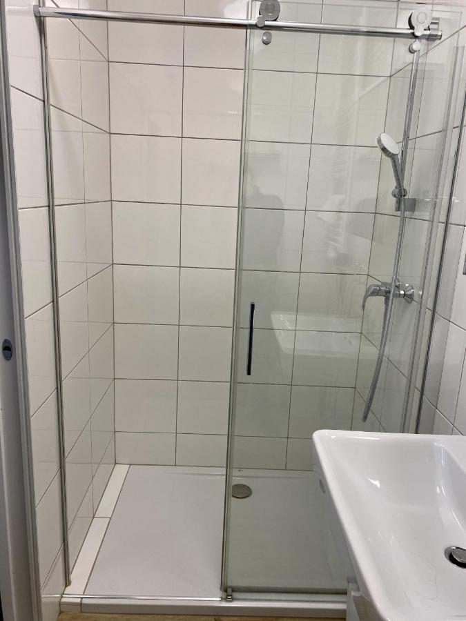 Ajo Apartments - Messe City Room - Self-Check-In Homestay Vienna